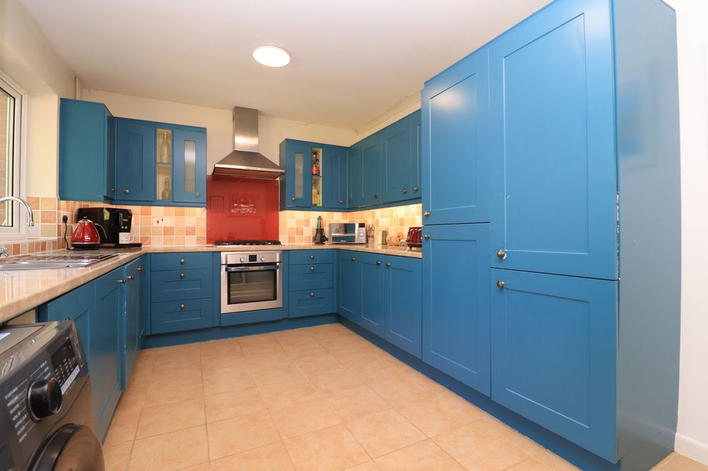 Property photo 3 of 6