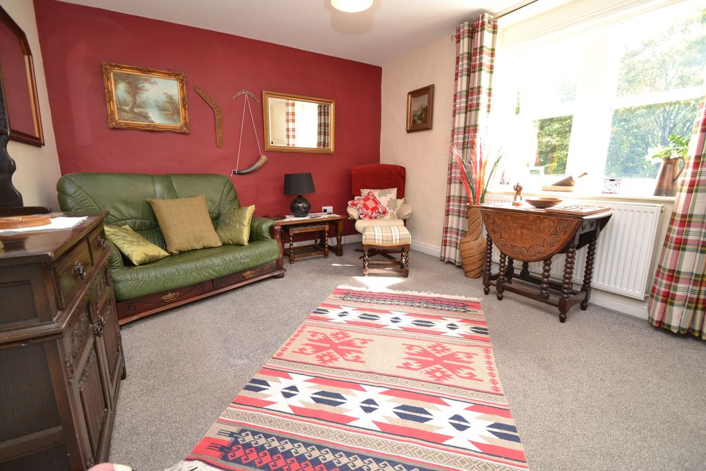 Property photo 1 of 11 Photograph 5