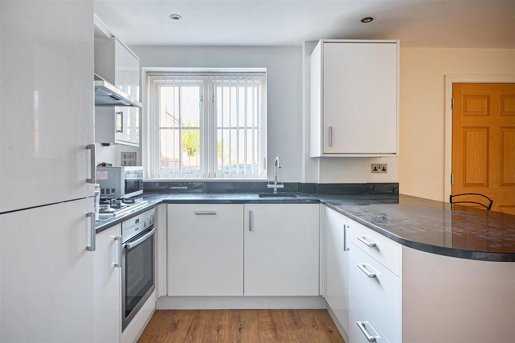 Property photo 3 of 15 1386236-11-692Eb583E89B2-Arw-1.Jpg