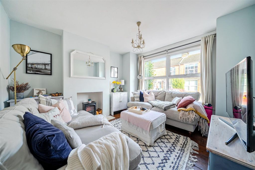 Property photo 2 of 26 1403644-12-697A5532E5Fc6.Jpg