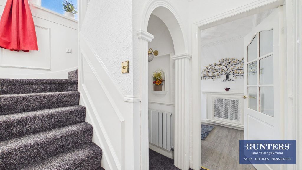 Property photo 2 of 20 Hallway