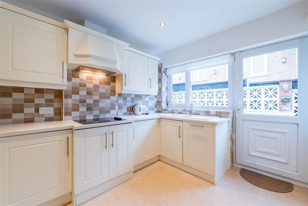 Property photo 3 of 28 Kitchen