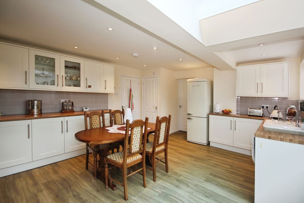 Property photo 3 of 19 Pbox-Img.Jpg