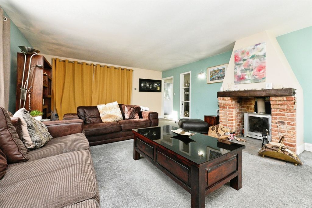 Property photo 2 of 17