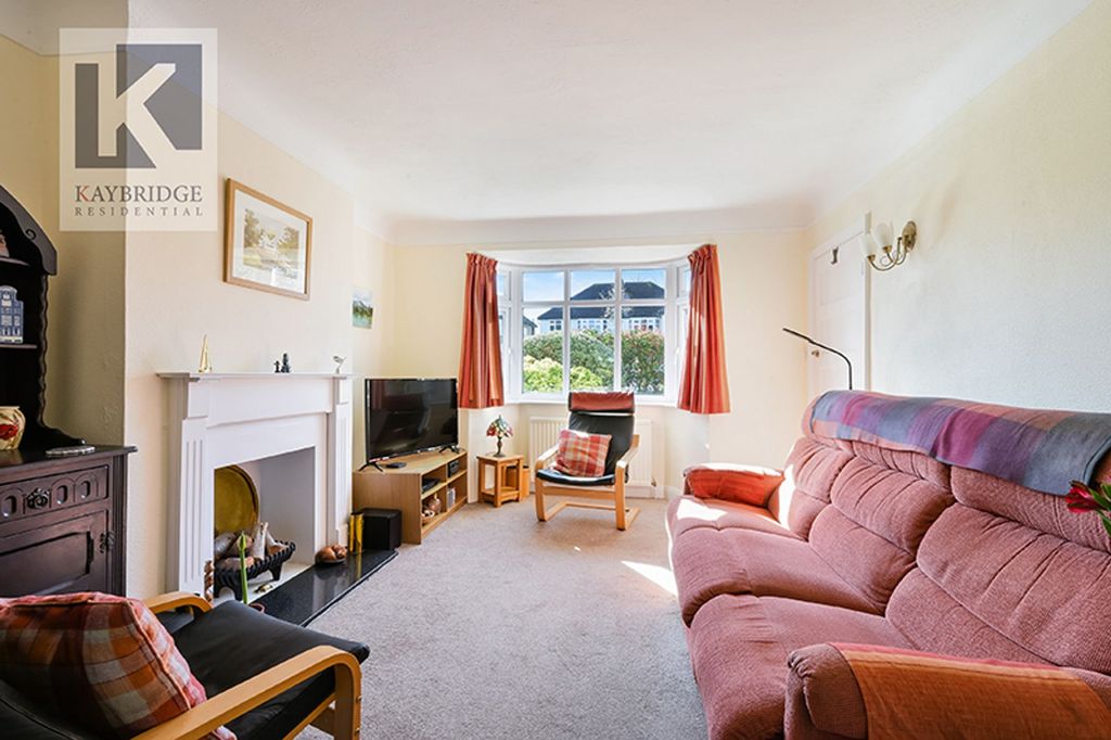 Property photo 2 of 11 Oakhurst Road, Epsom - Kt19 9Sf