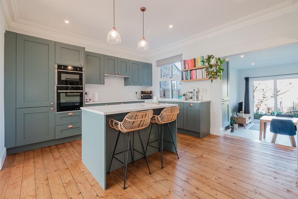 Property photo 3 of 42 Image 3