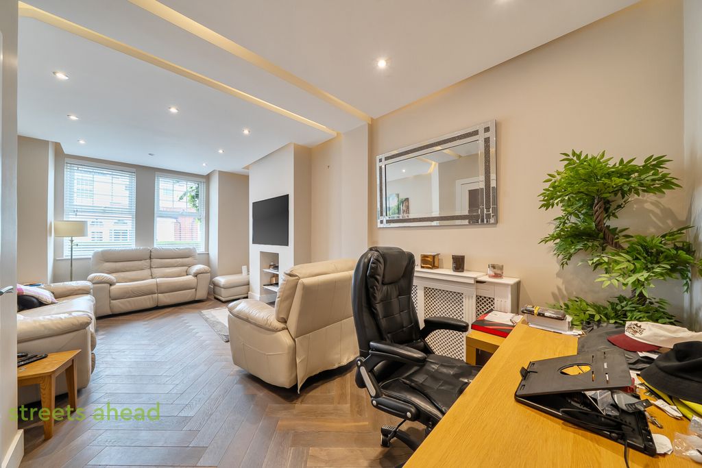 Property photo 3 of 17 B886d29E-2098-441...