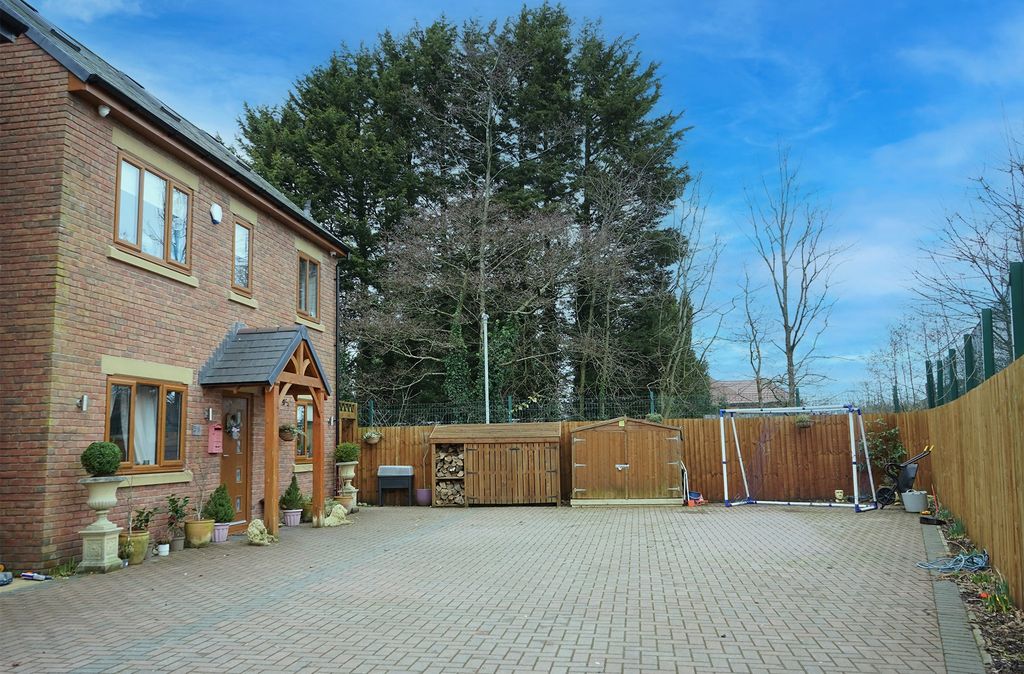 Property photo 2 of 22
