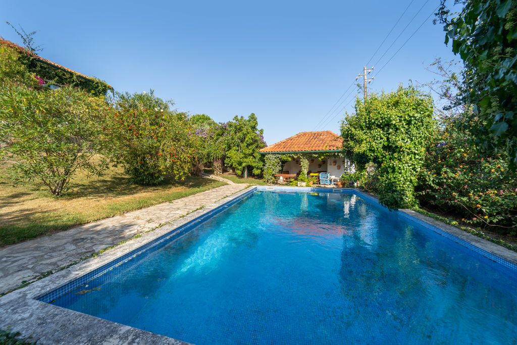 Property photo 2 of 23