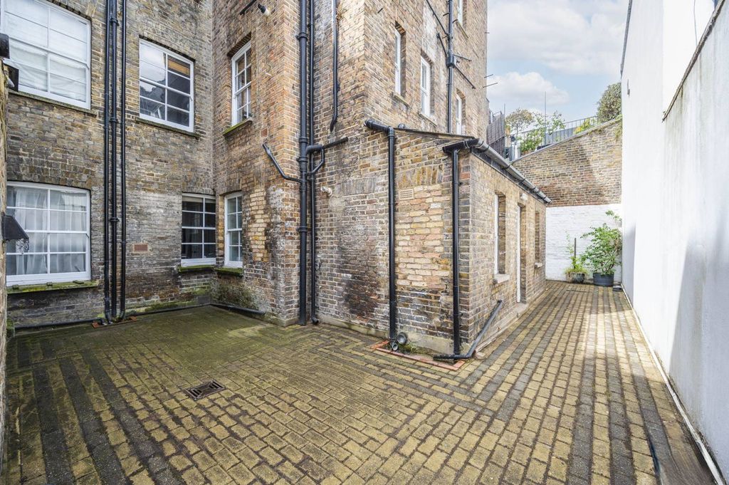 Property photo 2 of 8