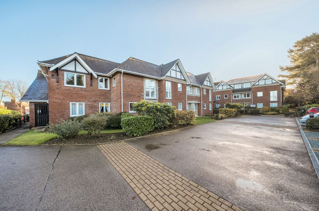 Property photo 1 of 12 1386019-10-692Ebe...