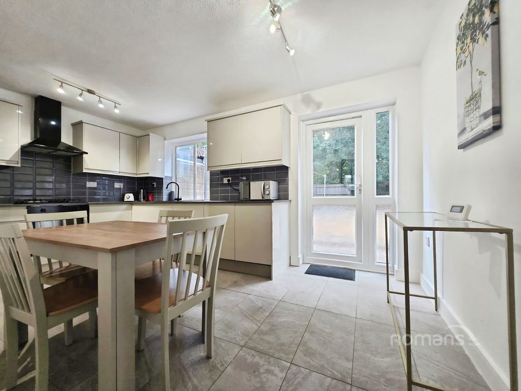 Property photo 3 of 11 Pbox-Img.Jpg