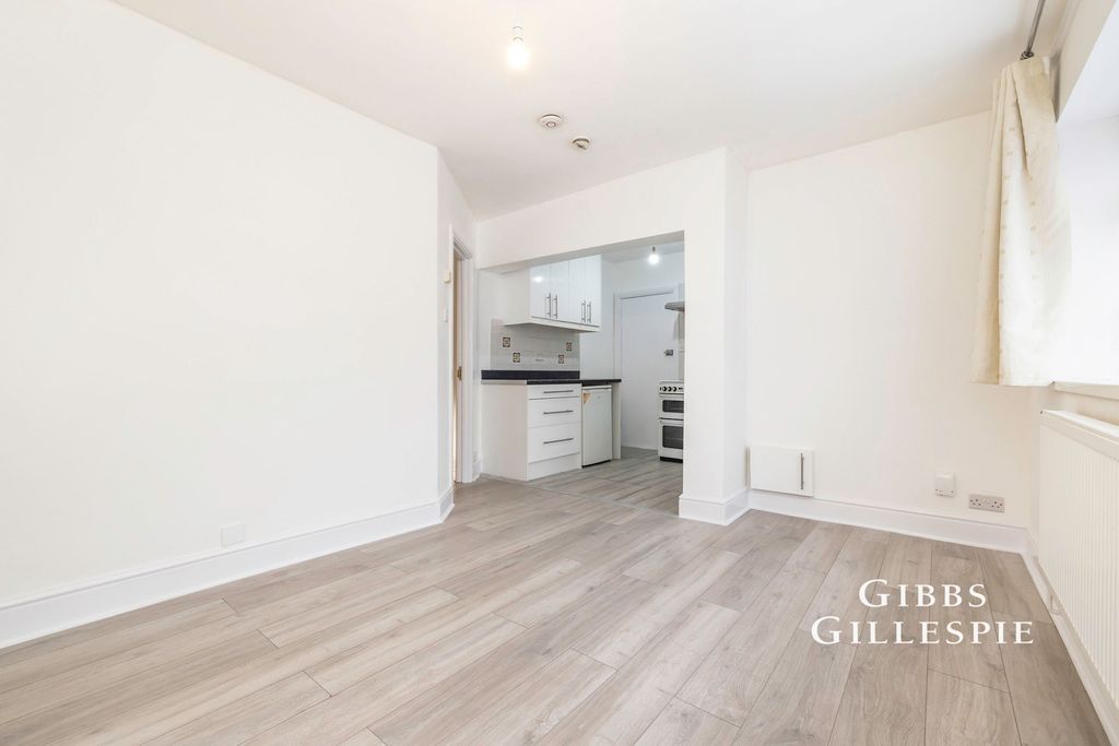 Property photo 3 of 9 Photo