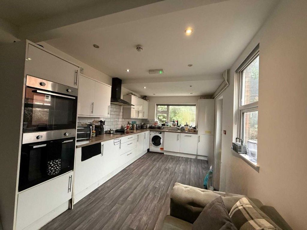 Property photo 2 of 9 2