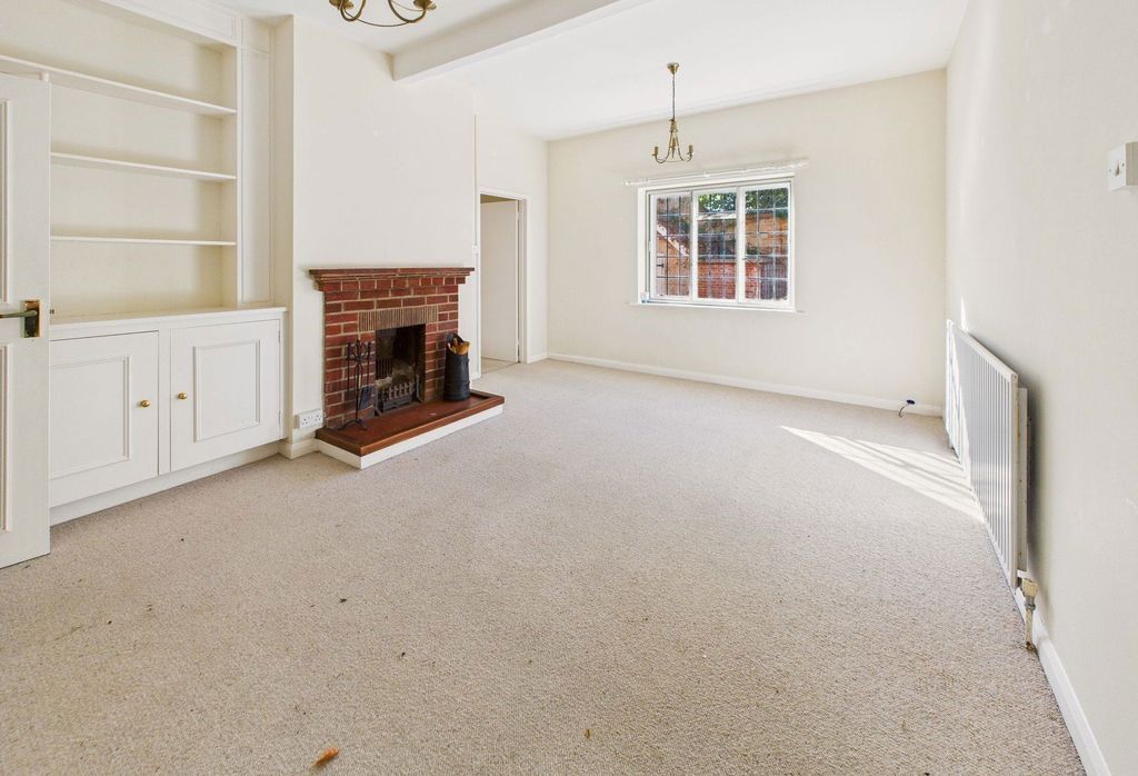 Property photo 2 of 22