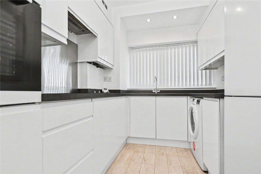 Property photo 3 of 16 Picture No. 13