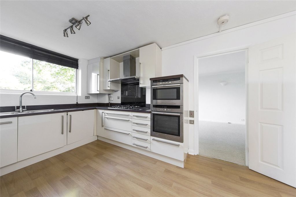 Property photo 3 of 8 Picture No. 06
