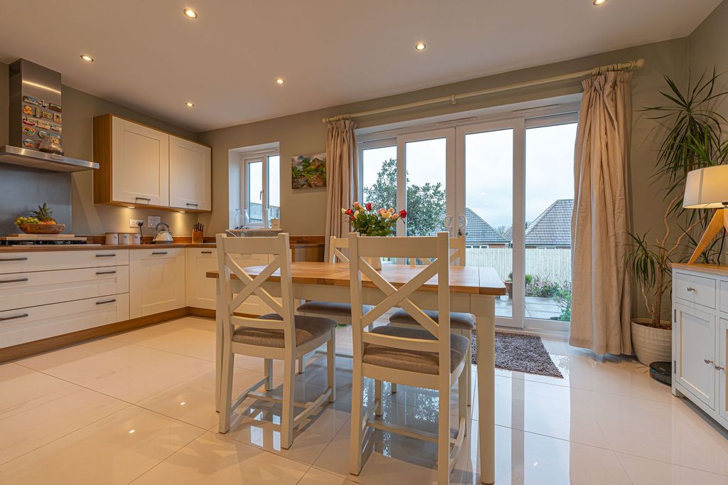 Property photo 2 of 25