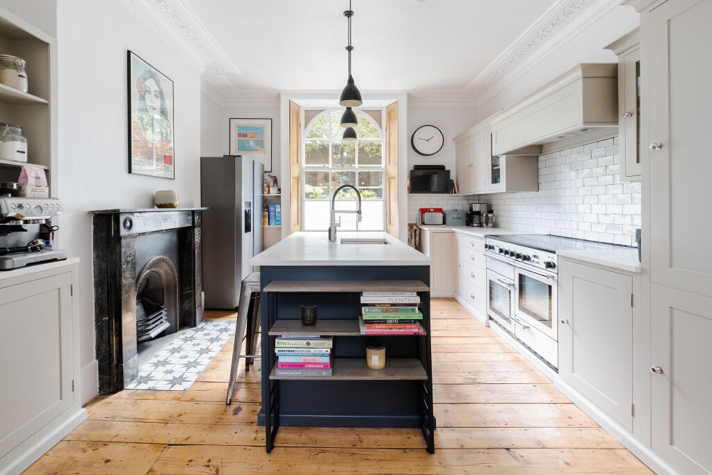 Property photo 1 of 35