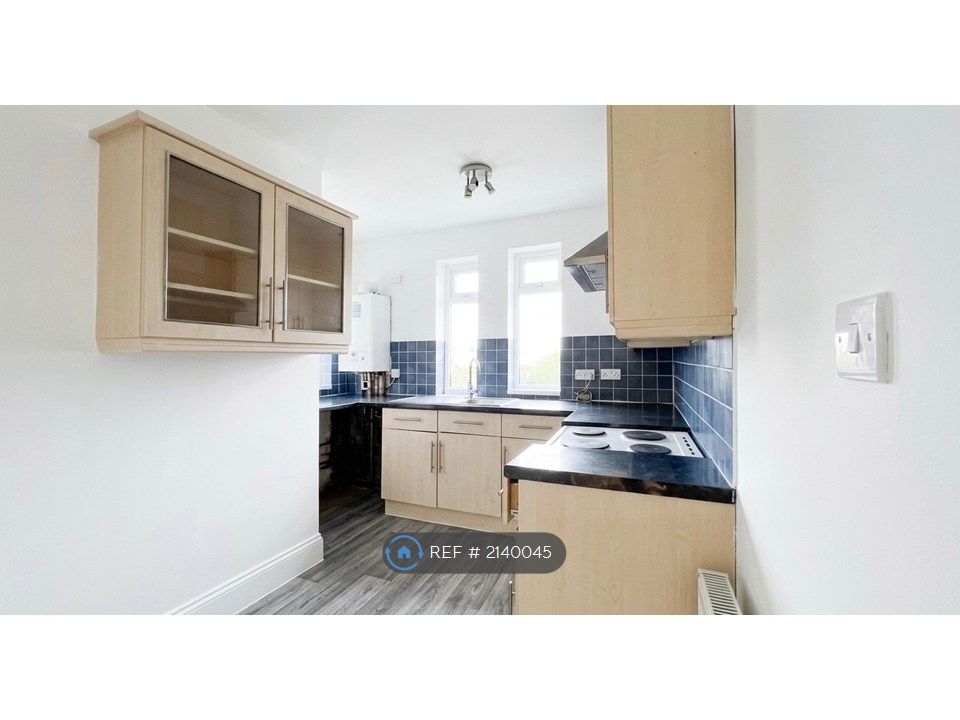 Property photo 3 of 11 Kitchen