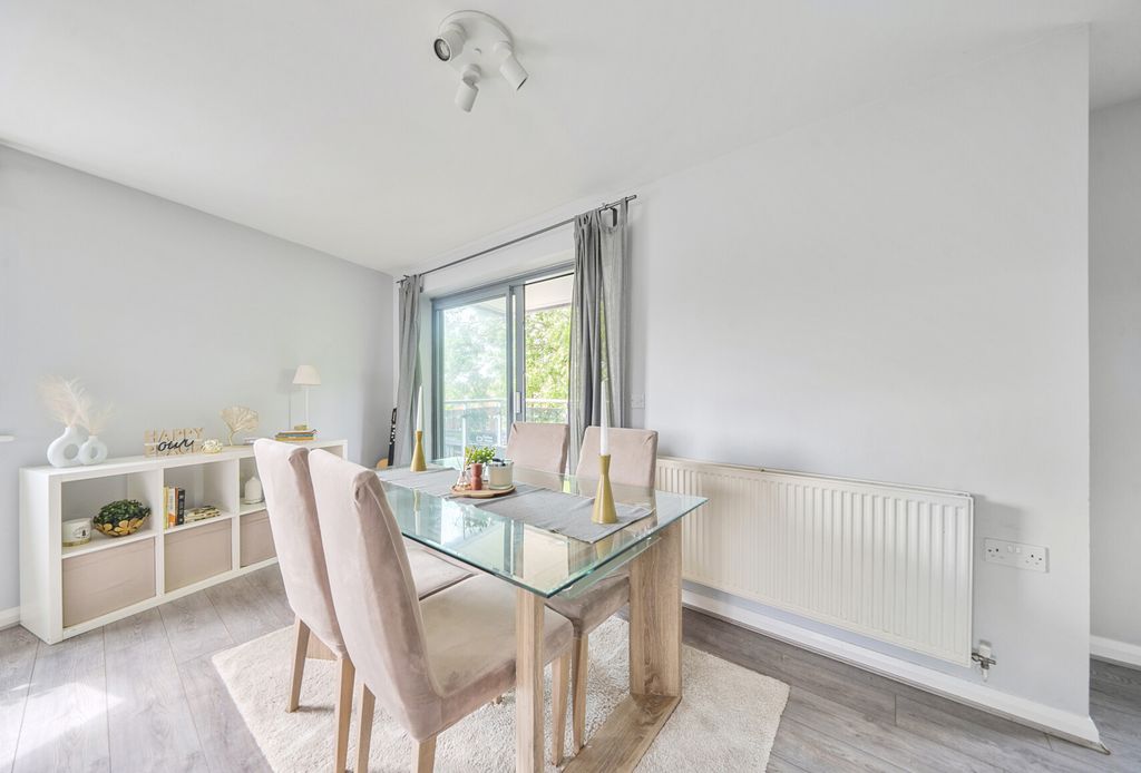 Property photo 2 of 15 1306575-18-684Ab0...