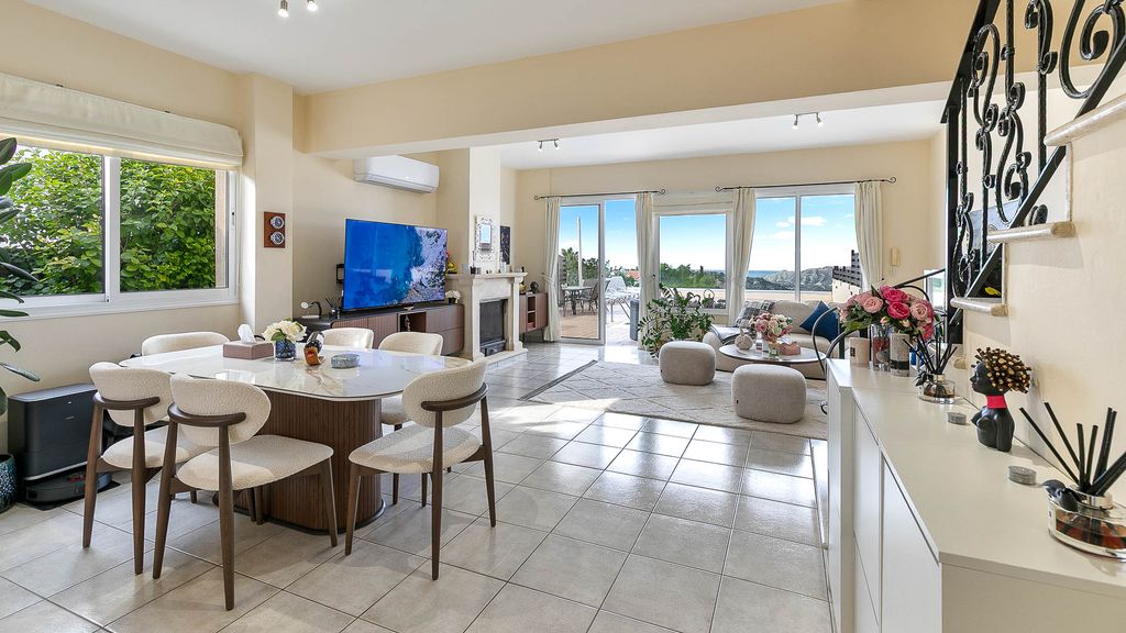 Property photo 1 of 33