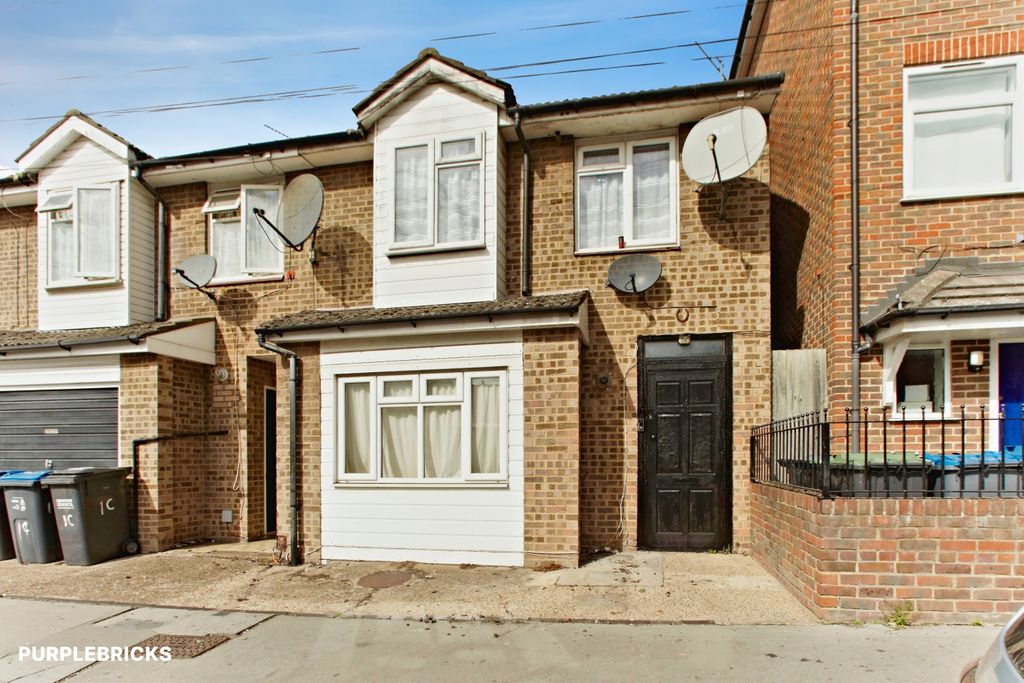Property photo 2 of 32