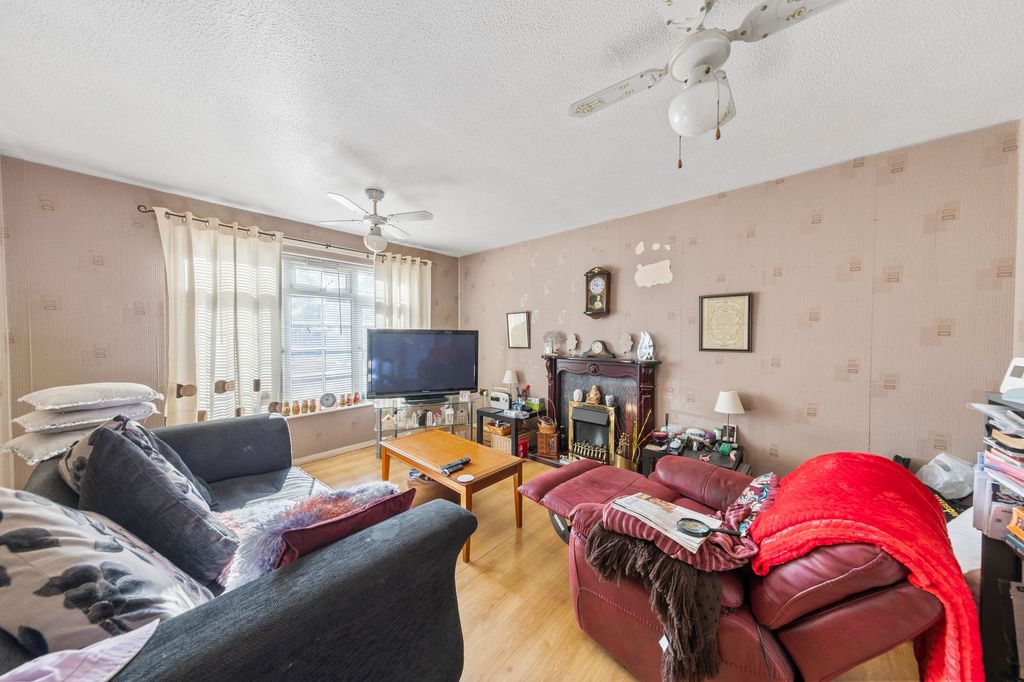 Property photo 3 of 20