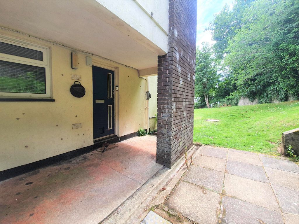 Property photo 1 of 9 Exterior
