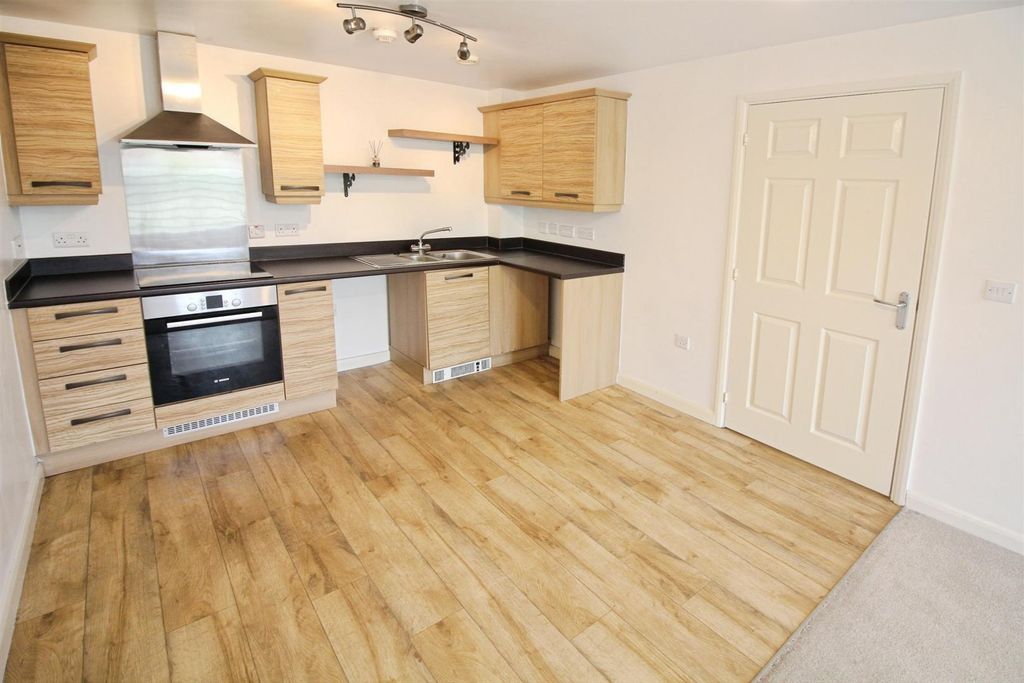 Property photo 2 of 11 Kitchen/Lounge