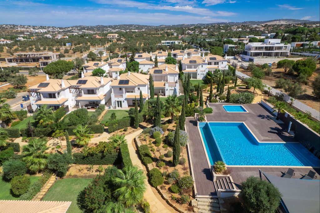 Property photo 2 of 26