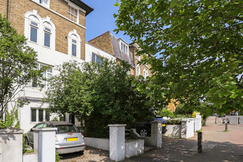 Property photo 1 of 8 Exterior