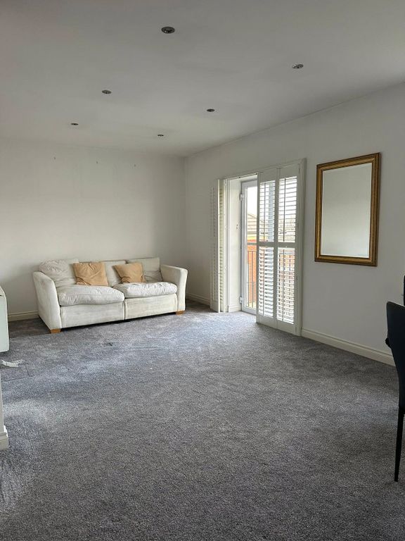 Property photo 2 of 6 Living Room