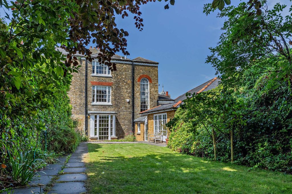Property photo 1 of 22 37 High Street
