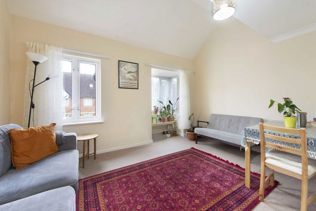 Property photo 3 of 8