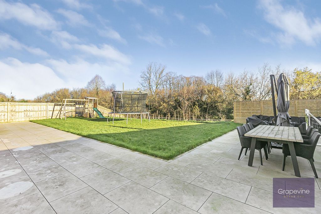 Property photo 2 of 30