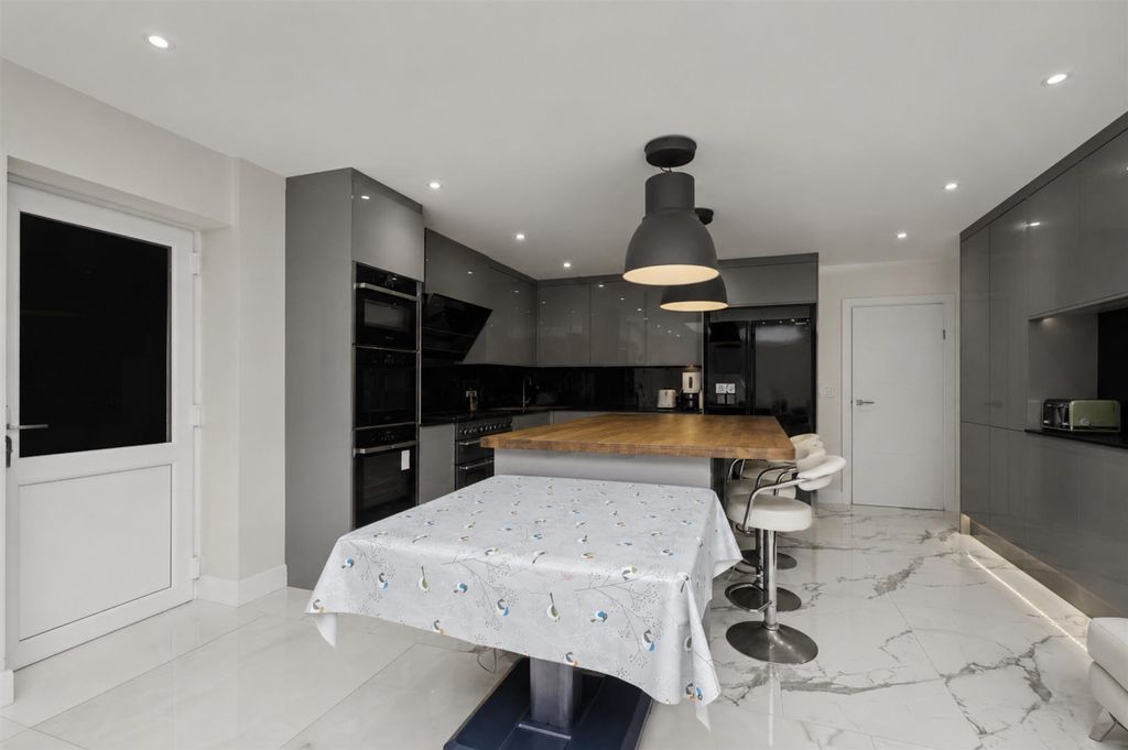 Property photo 3 of 29 Living/Dining Kitchen