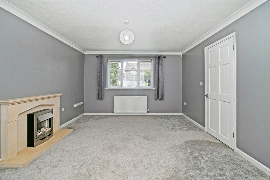 Property photo 2 of 15 Lounge