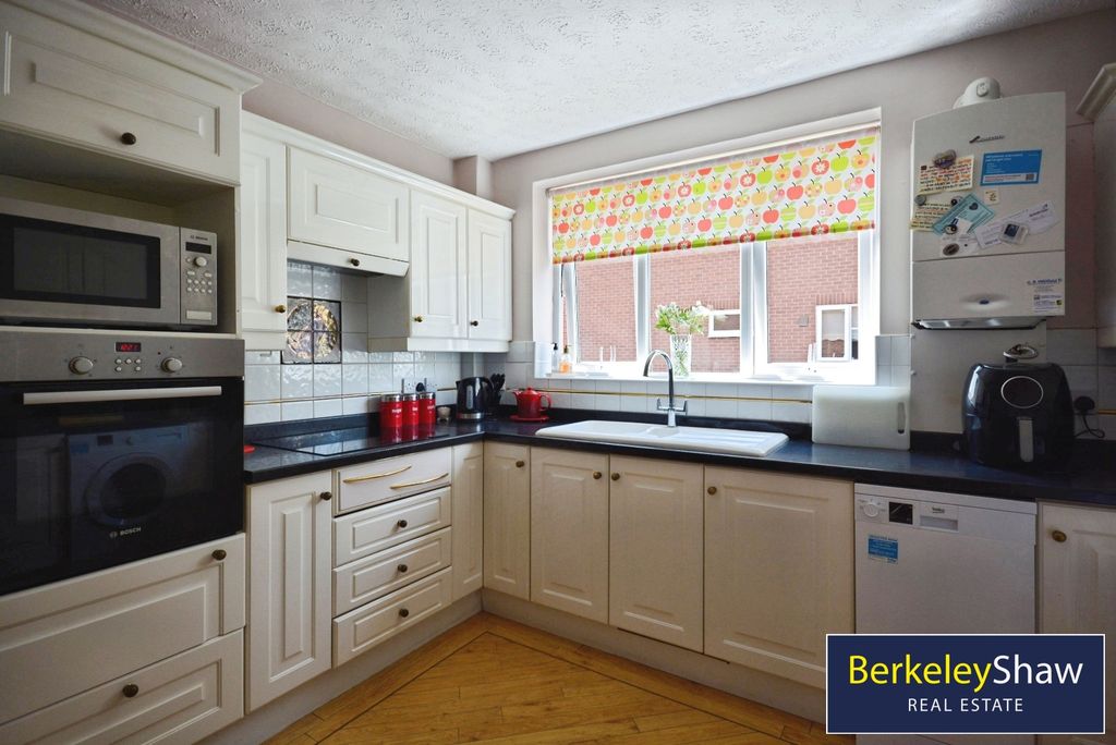 Property photo 3 of 15 Kitchen