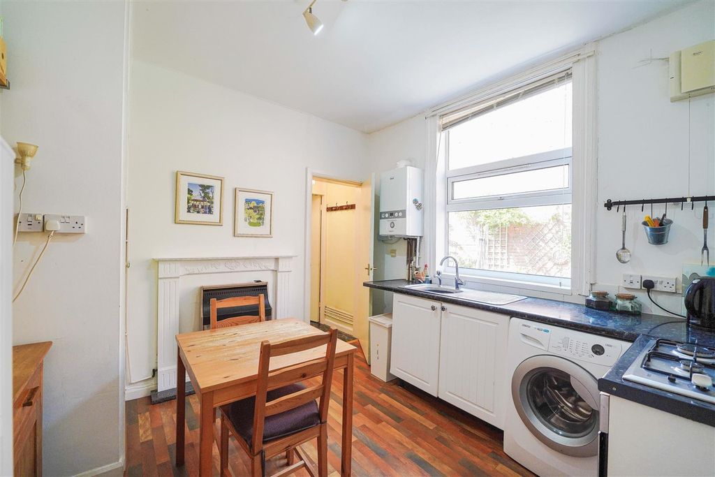 Property photo 3 of 28 Breakfast Kitchen