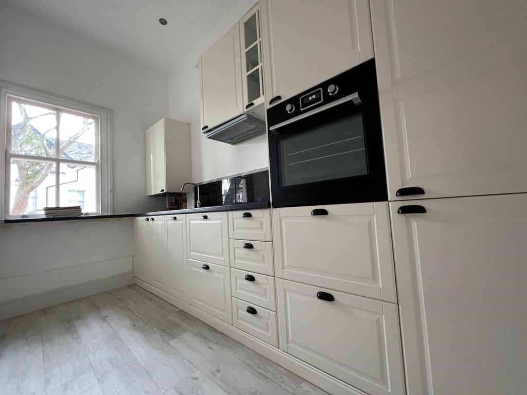 Property photo 2 of 6 Kitchen