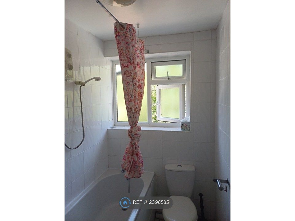 Property photo 2 of 12 Bathroom