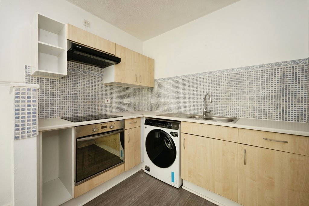 Property photo 2 of 9 Pbox-Img.Jpg