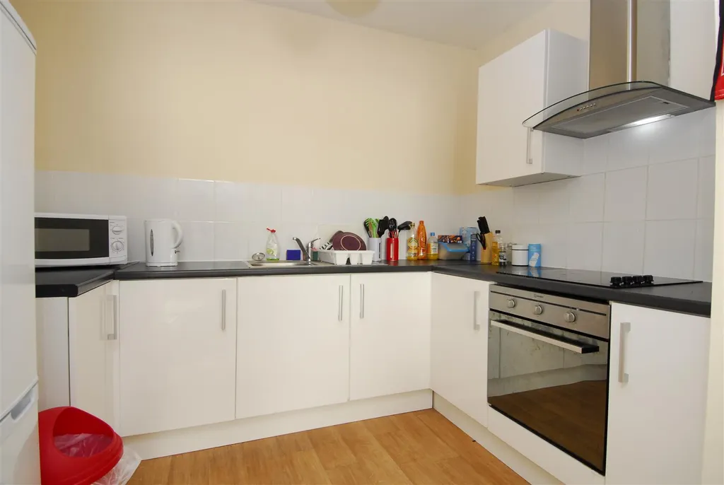 Apartment in Plymouth, Mutley - More