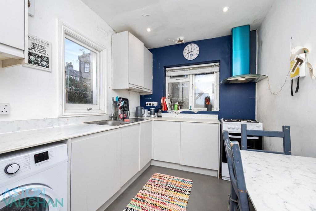 Property photo 1 of 10 4630080