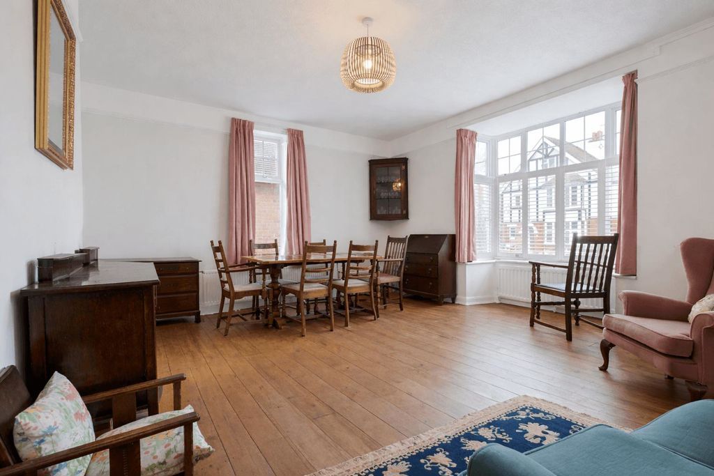 Property photo 3 of 11 Photo 2