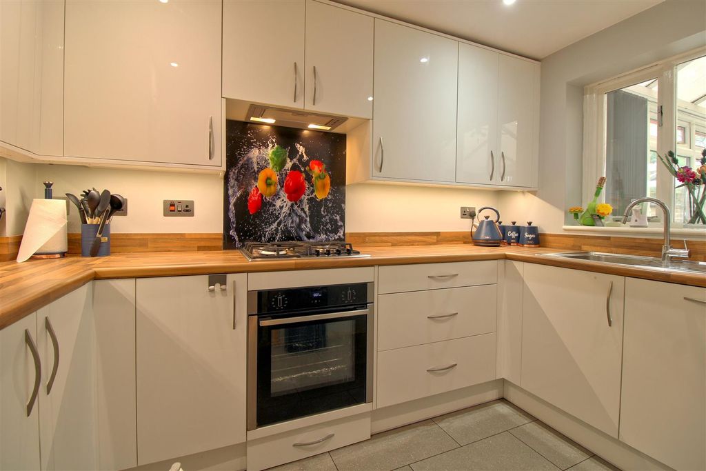 Property photo 2 of 27 Kitchen