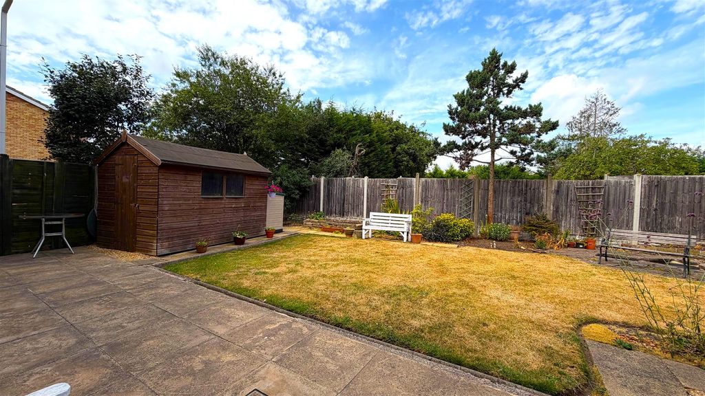 Property photo 3 of 25 Garden (2).Jpg