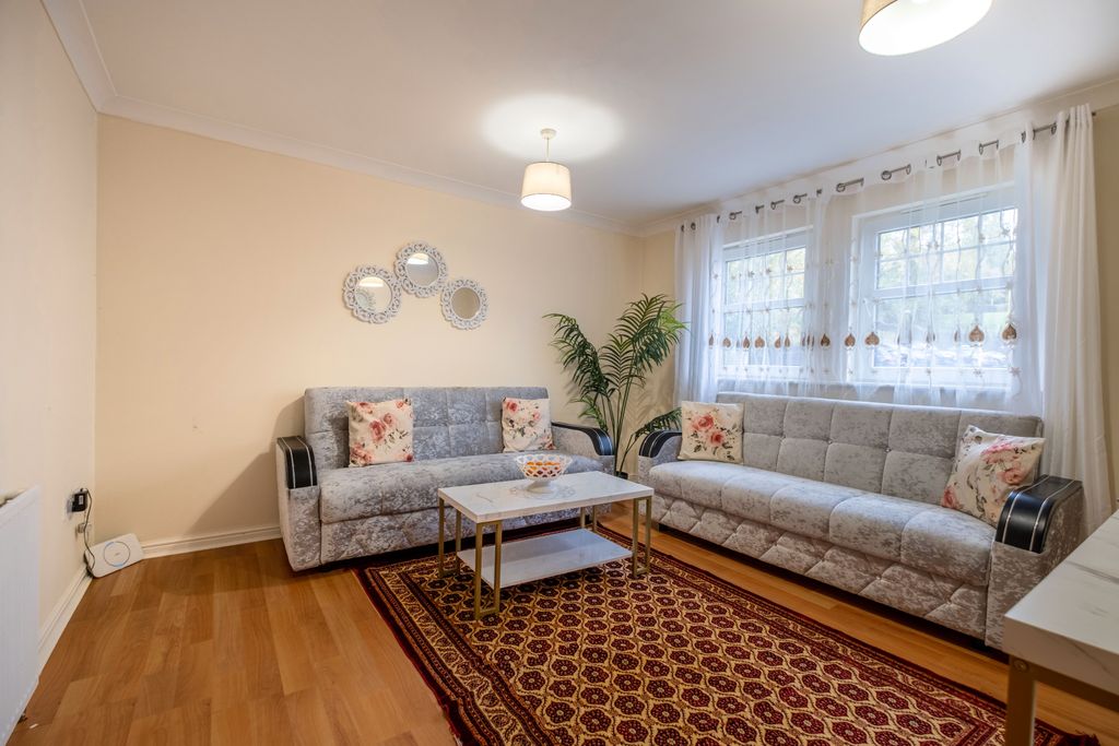 Property photo 3 of 35