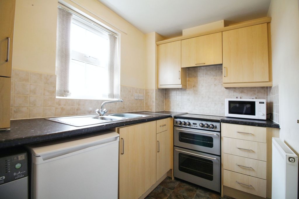 Property photo 2 of 11 Kitchen